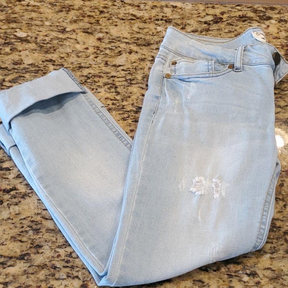 Light blue distressed crop blue jeans